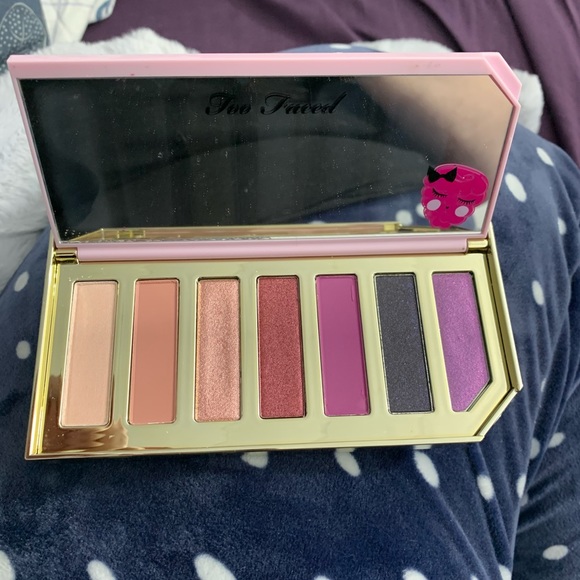 Too faced razzle dazzle berry palette - Picture 2 of 2